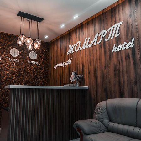 Жомарт Hotel Aqtöbe Buitenkant foto