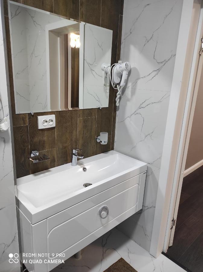 Жомарт Hotel Aqtöbe Buitenkant foto